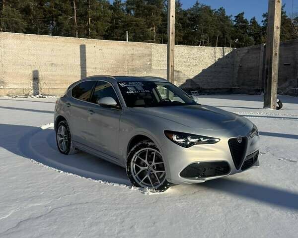 Серый Альфа Ромео Стелвио, объемом двигателя 2 л и пробегом 72 тыс. км за 24450 $, фото 2 на Automoto.ua