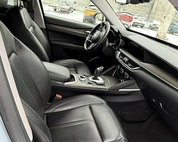 Серый Альфа Ромео Стелвио, объемом двигателя 2 л и пробегом 72 тыс. км за 24450 $, фото 16 на Automoto.ua