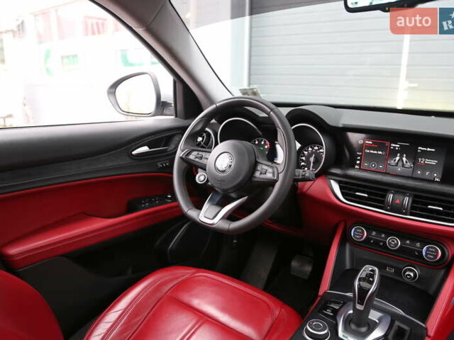 Серый Альфа Ромео Стелвио, объемом двигателя 2 л и пробегом 130 тыс. км за 22900 $, фото 12 на Automoto.ua