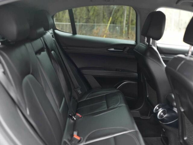 Серый Альфа Ромео Стелвио, объемом двигателя 2 л и пробегом 48 тыс. км за 12500 $, фото 13 на Automoto.ua