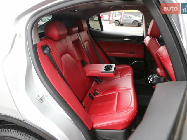 Серый Альфа Ромео Стелвио, объемом двигателя 2 л и пробегом 130 тыс. км за 22900 $, фото 10 на Automoto.ua