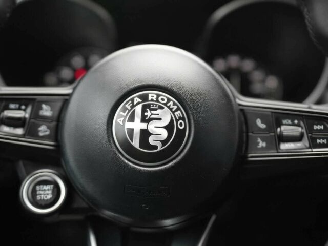 Серый Альфа Ромео Стелвио, объемом двигателя 2 л и пробегом 48 тыс. км за 12500 $, фото 11 на Automoto.ua