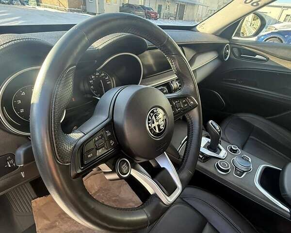 Серый Альфа Ромео Стелвио, объемом двигателя 2 л и пробегом 72 тыс. км за 24450 $, фото 14 на Automoto.ua