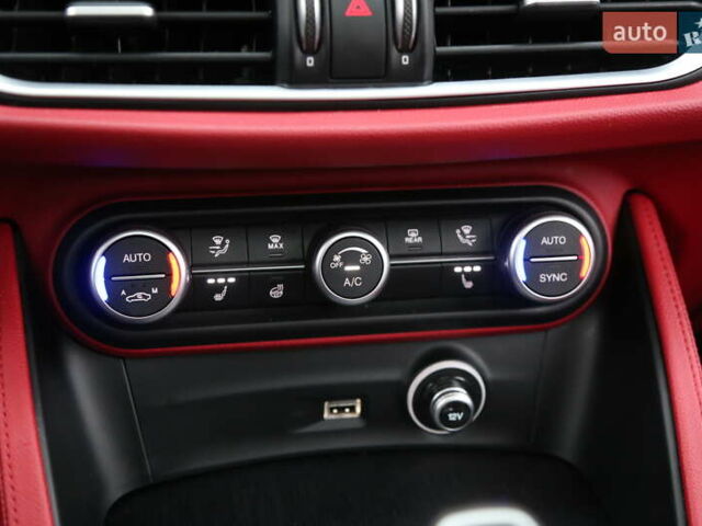 Серый Альфа Ромео Стелвио, объемом двигателя 2 л и пробегом 130 тыс. км за 22900 $, фото 21 на Automoto.ua