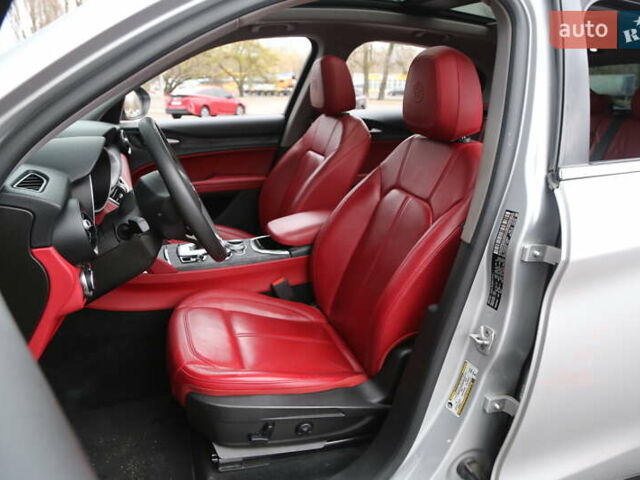 Серый Альфа Ромео Стелвио, объемом двигателя 2 л и пробегом 130 тыс. км за 22900 $, фото 8 на Automoto.ua