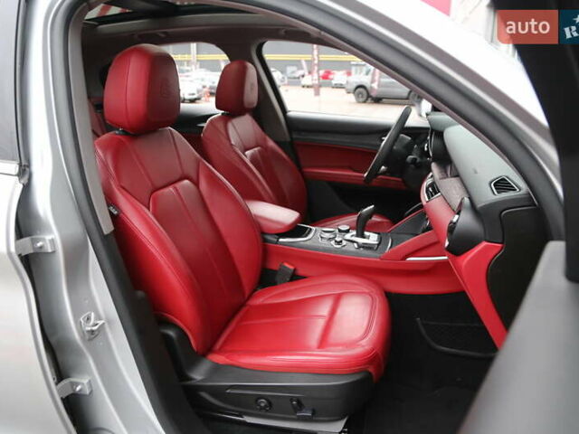 Серый Альфа Ромео Стелвио, объемом двигателя 2 л и пробегом 130 тыс. км за 22900 $, фото 11 на Automoto.ua