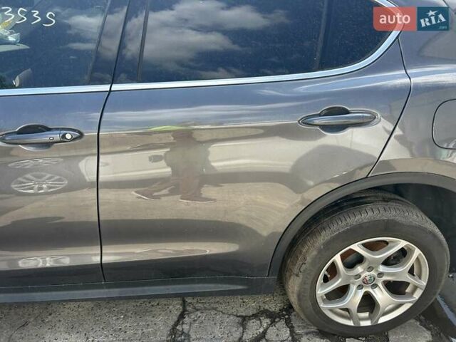 Серый Альфа Ромео Стелвио, объемом двигателя 2 л и пробегом 70 тыс. км за 11000 $, фото 3 на Automoto.ua