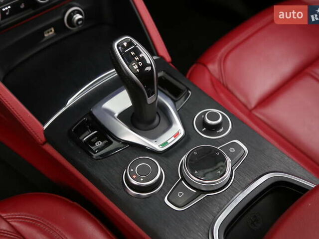 Серый Альфа Ромео Стелвио, объемом двигателя 2 л и пробегом 130 тыс. км за 22900 $, фото 22 на Automoto.ua