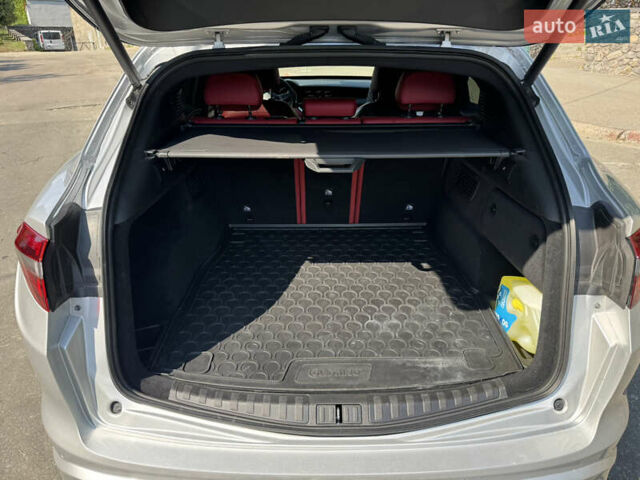 Серый Альфа Ромео Стелвио, объемом двигателя 2 л и пробегом 36 тыс. км за 31400 $, фото 12 на Automoto.ua