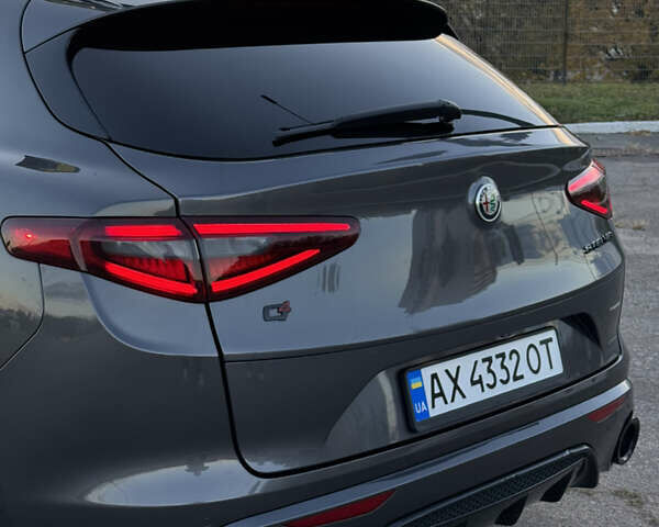 Серый Альфа Ромео Стелвио, объемом двигателя 2 л и пробегом 66 тыс. км за 30000 $, фото 5 на Automoto.ua