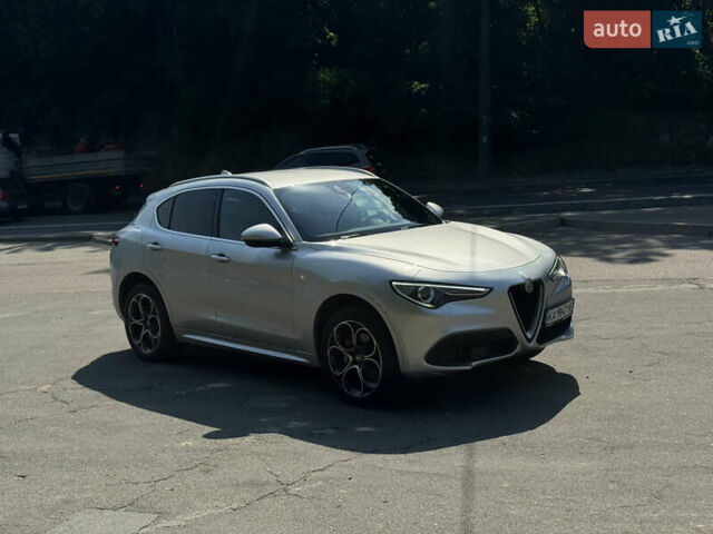Серый Альфа Ромео Стелвио, объемом двигателя 2 л и пробегом 36 тыс. км за 31400 $, фото 4 на Automoto.ua