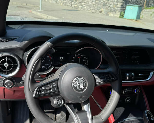 Серый Альфа Ромео Стелвио, объемом двигателя 2 л и пробегом 36 тыс. км за 31400 $, фото 28 на Automoto.ua