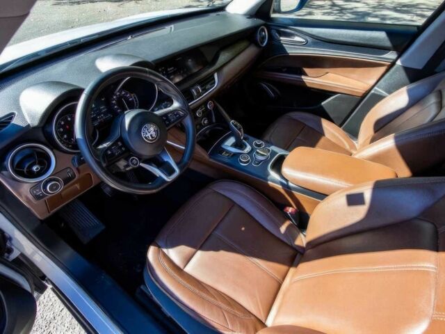 Серый Альфа Ромео Стелвио, объемом двигателя 2 л и пробегом 20 тыс. км за 18900 $, фото 5 на Automoto.ua