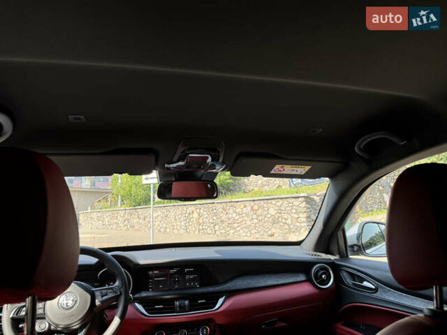 Серый Альфа Ромео Стелвио, объемом двигателя 2 л и пробегом 36 тыс. км за 31400 $, фото 30 на Automoto.ua