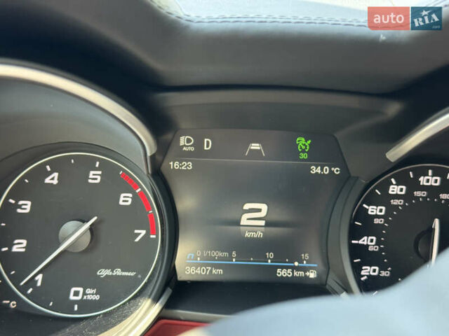 Серый Альфа Ромео Стелвио, объемом двигателя 2 л и пробегом 36 тыс. км за 31400 $, фото 25 на Automoto.ua