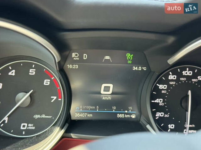 Сірий Альфа Ромео Стелвіо, об'ємом двигуна 2 л та пробігом 36 тис. км за 32900 $, фото 24 на Automoto.ua