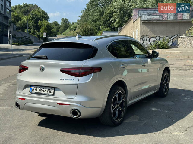 Сірий Альфа Ромео Стелвіо, об'ємом двигуна 2 л та пробігом 36 тис. км за 32900 $, фото 7 на Automoto.ua