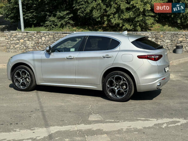 Серый Альфа Ромео Стелвио, объемом двигателя 2 л и пробегом 36 тыс. км за 31400 $, фото 8 на Automoto.ua