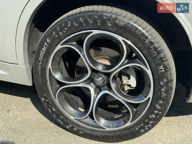 Сірий Альфа Ромео Стелвіо, об'ємом двигуна 2 л та пробігом 36 тис. км за 32900 $, фото 21 на Automoto.ua