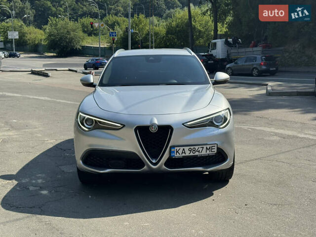 Сірий Альфа Ромео Стелвіо, об'ємом двигуна 2 л та пробігом 36 тис. км за 32900 $, фото 2 на Automoto.ua