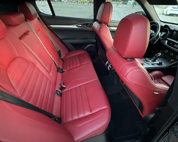 Серый Альфа Ромео Стелвио, объемом двигателя 2 л и пробегом 66 тыс. км за 30000 $, фото 9 на Automoto.ua