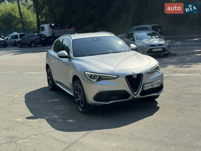 Сірий Альфа Ромео Стелвіо, об'ємом двигуна 2 л та пробігом 36 тис. км за 32900 $, фото 3 на Automoto.ua