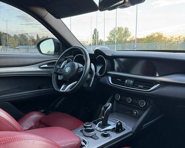 Серый Альфа Ромео Стелвио, объемом двигателя 2 л и пробегом 66 тыс. км за 30000 $, фото 7 на Automoto.ua