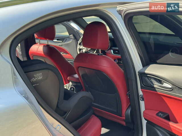 Серый Альфа Ромео Стелвио, объемом двигателя 2 л и пробегом 36 тыс. км за 31400 $, фото 17 на Automoto.ua