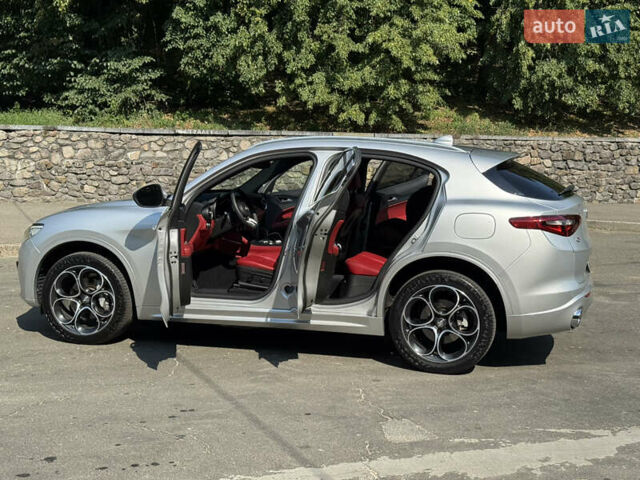 Серый Альфа Ромео Стелвио, объемом двигателя 2 л и пробегом 36 тыс. км за 31400 $, фото 13 на Automoto.ua