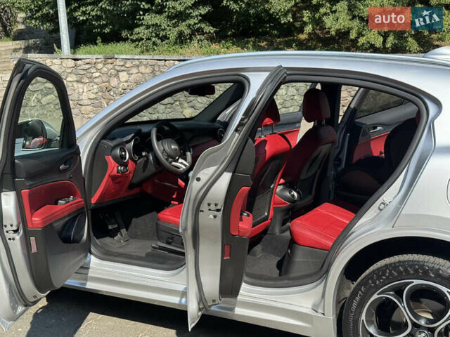 Сірий Альфа Ромео Стелвіо, об'ємом двигуна 2 л та пробігом 36 тис. км за 32900 $, фото 14 на Automoto.ua