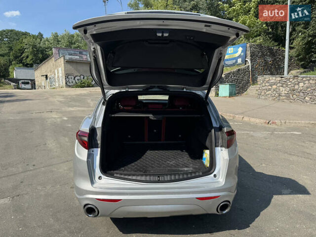 Серый Альфа Ромео Стелвио, объемом двигателя 2 л и пробегом 36 тыс. км за 31400 $, фото 11 на Automoto.ua