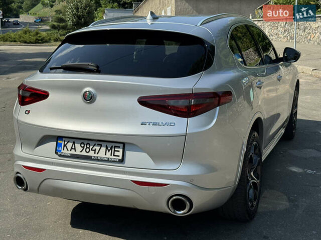 Сірий Альфа Ромео Стелвіо, об'ємом двигуна 2 л та пробігом 36 тис. км за 32900 $, фото 22 на Automoto.ua