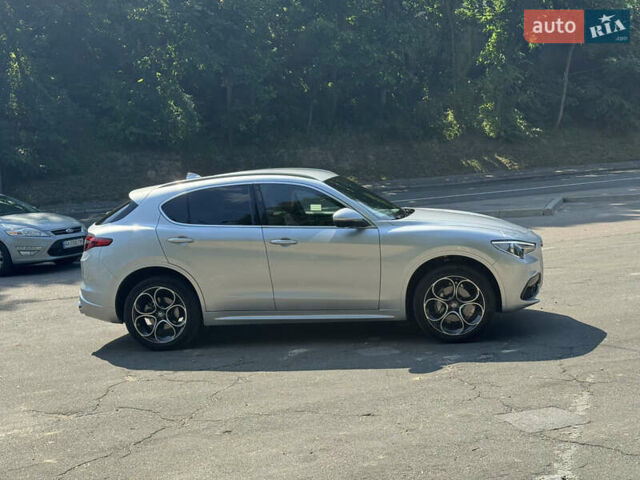 Серый Альфа Ромео Стелвио, объемом двигателя 2 л и пробегом 36 тыс. км за 31400 $, фото 5 на Automoto.ua