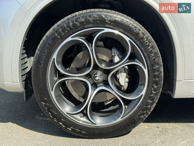 Сірий Альфа Ромео Стелвіо, об'ємом двигуна 2 л та пробігом 36 тис. км за 32900 $, фото 20 на Automoto.ua