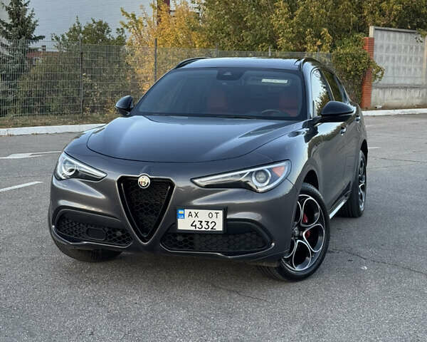 Серый Альфа Ромео Стелвио, объемом двигателя 2 л и пробегом 66 тыс. км за 30000 $, фото 1 на Automoto.ua