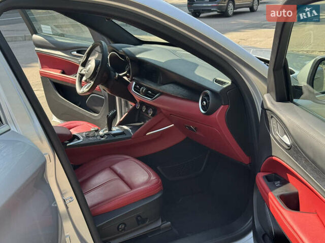 Сірий Альфа Ромео Стелвіо, об'ємом двигуна 2 л та пробігом 36 тис. км за 32900 $, фото 18 на Automoto.ua