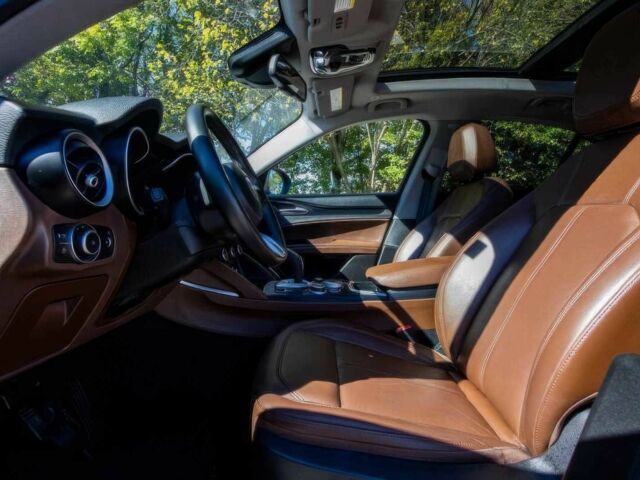 Серый Альфа Ромео Стелвио, объемом двигателя 2 л и пробегом 20 тыс. км за 18900 $, фото 7 на Automoto.ua