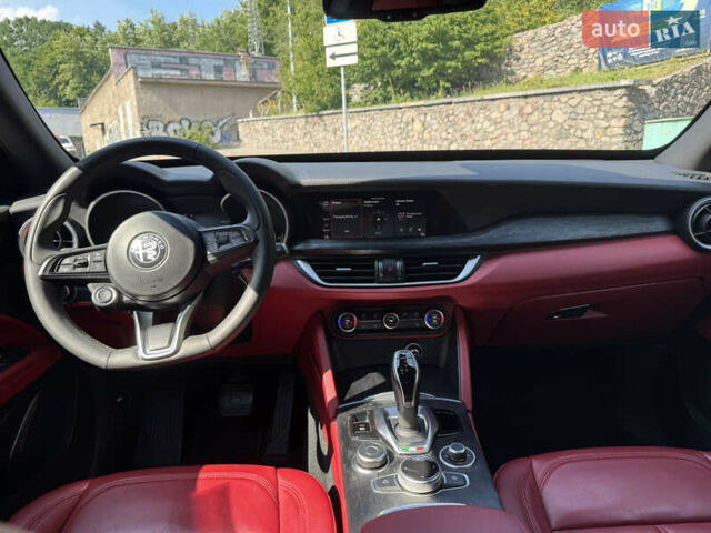 Серый Альфа Ромео Стелвио, объемом двигателя 2 л и пробегом 36 тыс. км за 31400 $, фото 29 на Automoto.ua