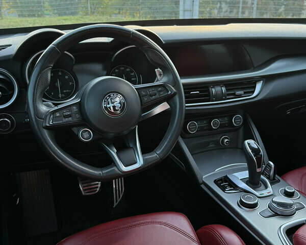 Серый Альфа Ромео Стелвио, объемом двигателя 2 л и пробегом 66 тыс. км за 30000 $, фото 8 на Automoto.ua