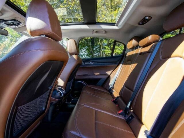 Серый Альфа Ромео Стелвио, объемом двигателя 2 л и пробегом 20 тыс. км за 18900 $, фото 8 на Automoto.ua