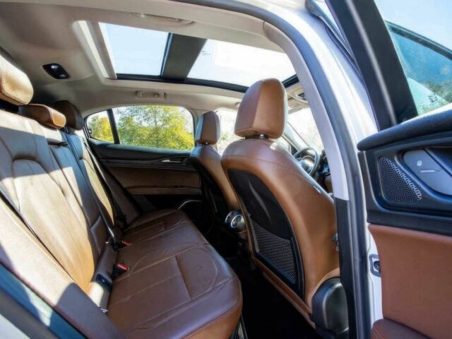 Серый Альфа Ромео Стелвио, объемом двигателя 2 л и пробегом 20 тыс. км за 18900 $, фото 9 на Automoto.ua