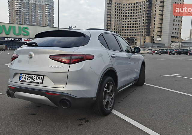 Серый Альфа Ромео Стелвио, объемом двигателя 2 л и пробегом 23 тыс. км за 25750 $, фото 7 на Automoto.ua