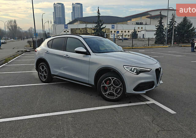 Серый Альфа Ромео Стелвио, объемом двигателя 2 л и пробегом 23 тыс. км за 25750 $, фото 3 на Automoto.ua