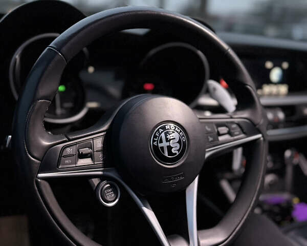 Синий Альфа Ромео Стелвио, объемом двигателя 2 л и пробегом 130 тыс. км за 16300 $, фото 8 на Automoto.ua