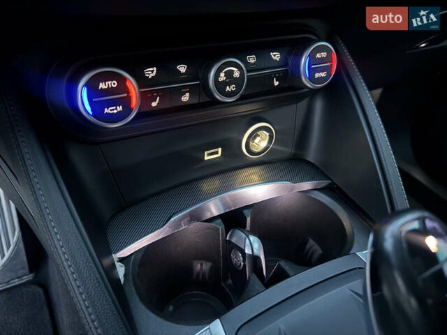 Синий Альфа Ромео Стелвио, объемом двигателя 2 л и пробегом 225 тыс. км за 16450 $, фото 41 на Automoto.ua