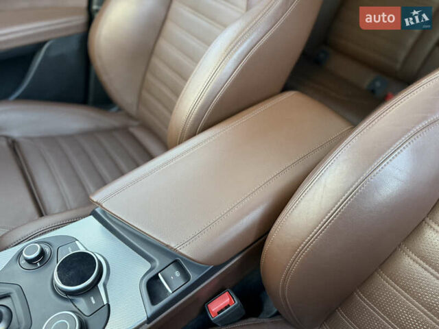 Синій Альфа Ромео Стелвіо, об'ємом двигуна 2 л та пробігом 145 тис. км за 18900 $, фото 40 на Automoto.ua