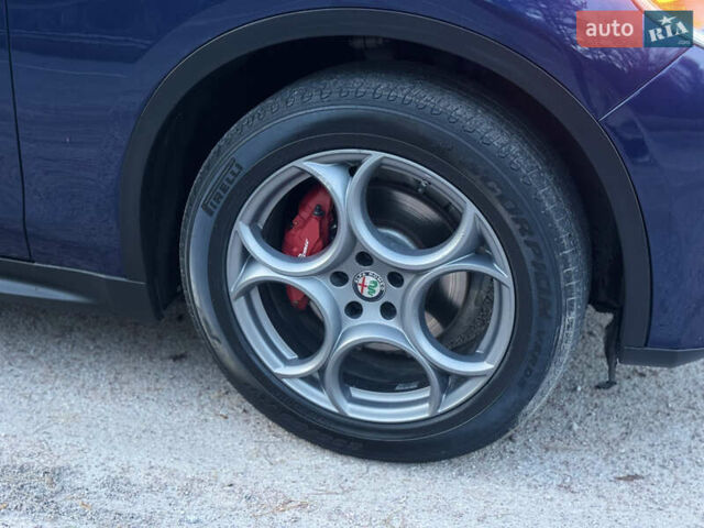Синий Альфа Ромео Стелвио, объемом двигателя 2 л и пробегом 225 тыс. км за 16450 $, фото 8 на Automoto.ua