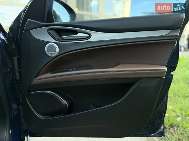 Синій Альфа Ромео Стелвіо, об'ємом двигуна 2 л та пробігом 145 тис. км за 18900 $, фото 60 на Automoto.ua