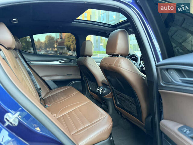 Синій Альфа Ромео Стелвіо, об'ємом двигуна 2 л та пробігом 145 тис. км за 18900 $, фото 59 на Automoto.ua