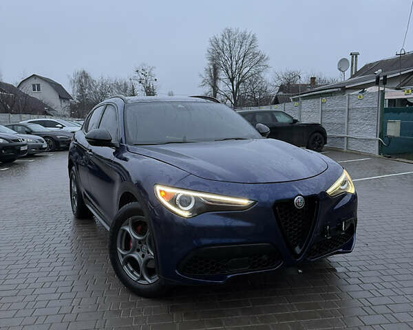 Синий Альфа Ромео Стелвио, объемом двигателя 2 л и пробегом 130 тыс. км за 16300 $, фото 1 на Automoto.ua